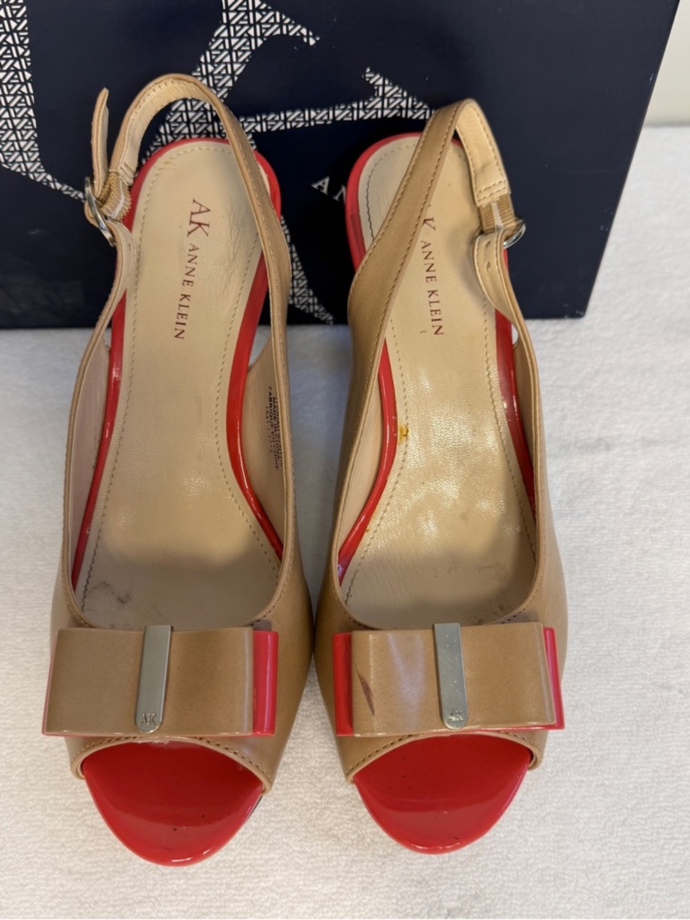 Anne Klein Tan and Orange Slingback Peep-Toe Heels with Bow Accent Size 8 - Picture 3 of 5